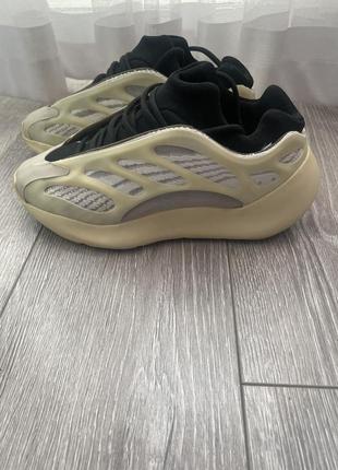 Кроссовки adidas yeezy 700 v3