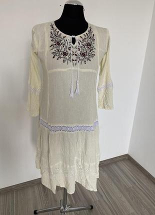 Платье с вышивкой из хлопка