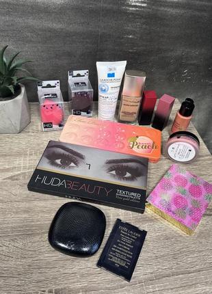 Лот декоративной косметики, палетка для теней kiko, tarte, estee lauder