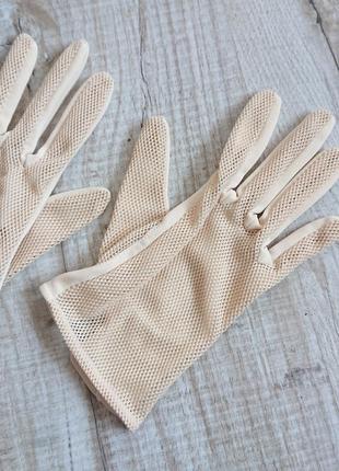 Шикарные винтажные атласные перчатки бежевые