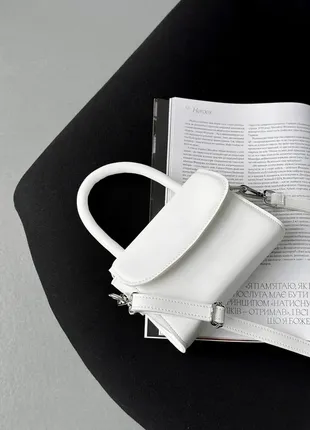 Мини-клатч с закругленным клапаном белый