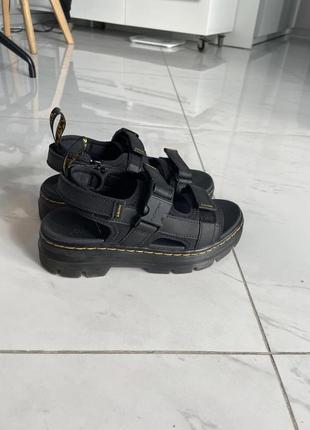 Босоніжки dr.martens