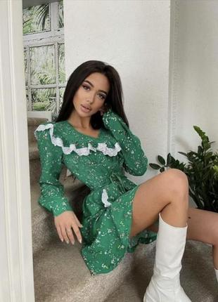 Сукня в квітковий принт з рюшами