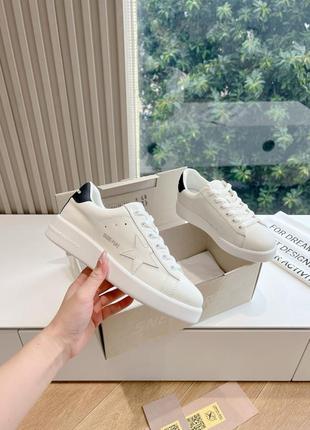 Белые кеды, кроссовки golden goose