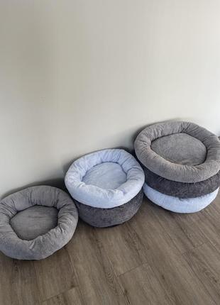 Лежак круглий для котів та собак розмір м колір графіт2 фото