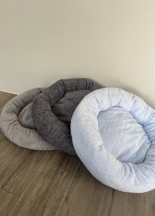 Лежак круглий для котів та собак розмір м колір графіт7 фото