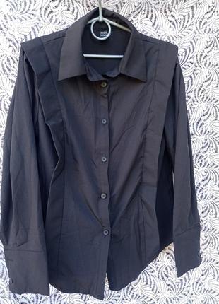 Крутезна класична сорочка по боках рюш