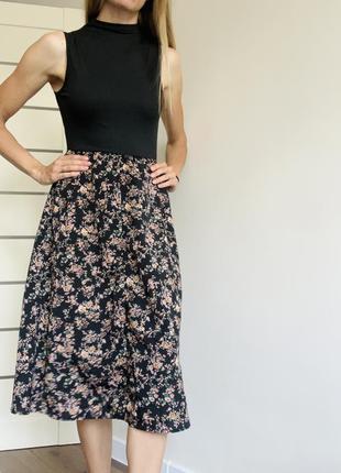 Платье shein легкий темный низ черный туловище, низ в цветы m длина 112 по бокам есть разрезы