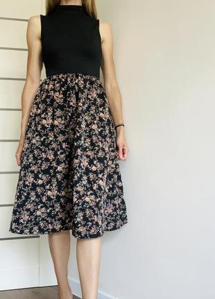 Платье shein легкий темный низ черный туловище, низ в цветы m длина 112 по бокам есть разрезы