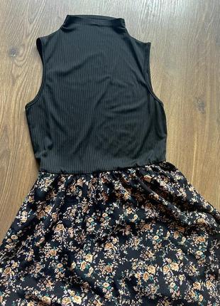 Платье shein легкий темный низ черный туловище, низ в цветы m длина 112 по бокам есть разрезы