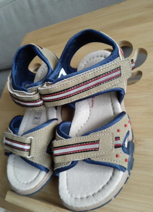 Босоніжки сандалі