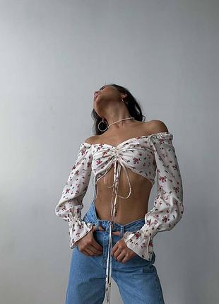 Жіночий топ з рукавами