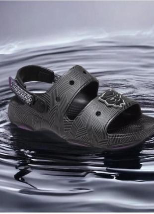 Crocs black panther m10/1w12 чорна пантера чоловічі сандалі оригінал унісекс