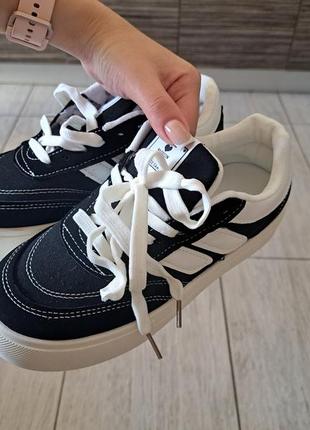 Кросівки чорні стильні