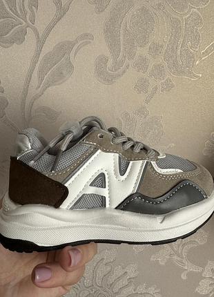 Новые кроссовки на мальчика, размер 25