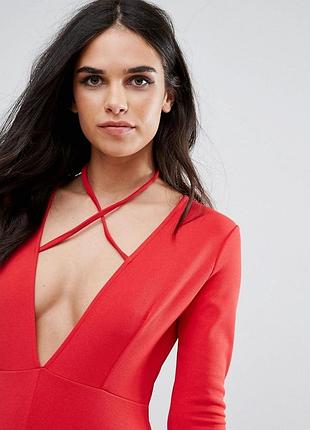 Распродажа!! шикарное сердечки по фигуре с глубоким декольте от missguided