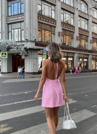 Женское платье с открытой спиной