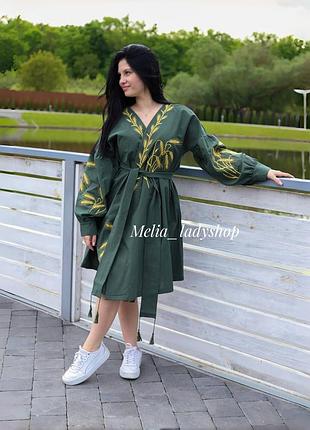 Вышитое платье на запах с колотками