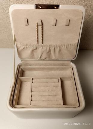 Скринька для прикрас