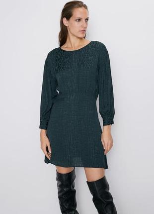 Платье изумрудное сатиновое платье zara