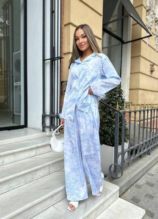 Преміальний костюм в стилі dior з пірʼям боа прямі штани палаццо+сорочка оверсайз  біло-блакитний хс с м л 42 44 46 48