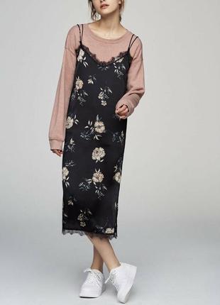 Сукня в білизняному стилі з мереживом і квітами pull and bear