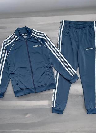 Оригинальный спортивный костюм adidas на мальчика2 фото