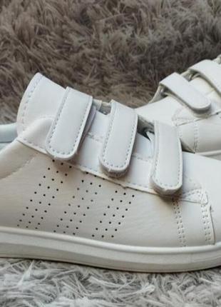 Кроссовки на липучках