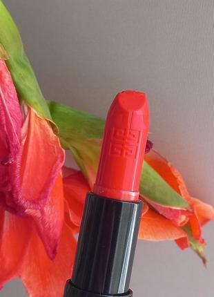 Givenchy rouge interdit глянцева помада