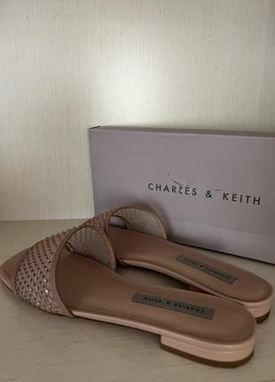 Шлепанцы charles & keith