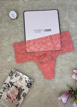 Трусики victoria's secret стрінги мереживні з широким поясом коралові з метеликами вікторія сікрет