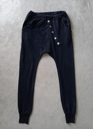 Спортивные штаны.