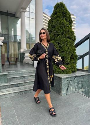 Платье с вышивкой