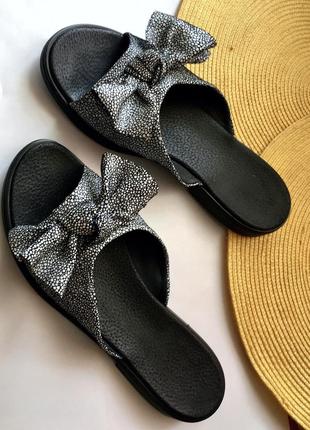 Шкіряні шльопанці з бантиком