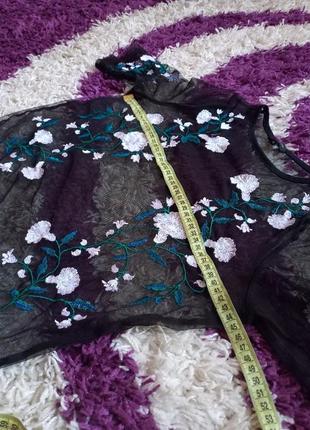 Футболка сетка с вышивкой с вышитыми цветами3 фото