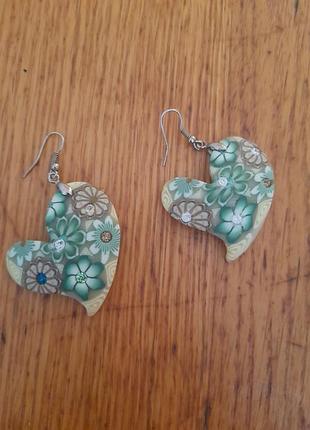 Объемные, но легкие двусторонние серьги из полимерной гнины, украшенные стразами