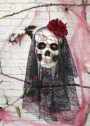 Череп готический валькирия черный с красным №10049