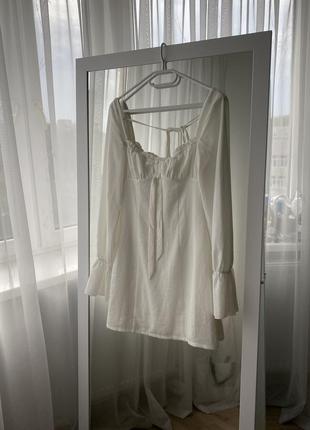 Сукня з відкритою спиною