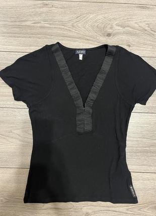 Женская футболка с вырезом armani pre