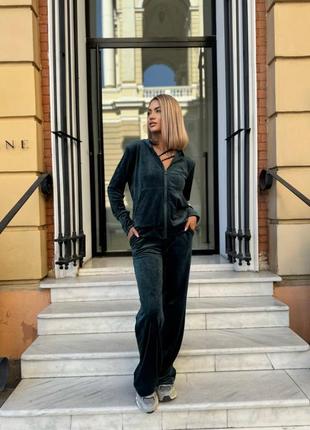 Костюм жіночий спортивний велюровий / костюм жіночий двійка нова моделька велюровий щільний / є обмін / костюм з капюшоном