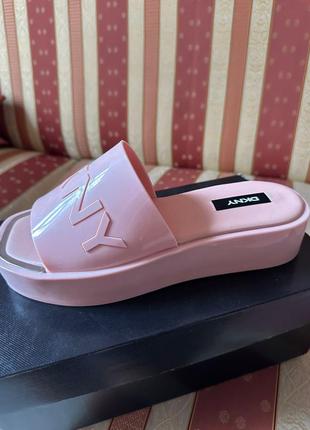 Шлепанцы dkny
