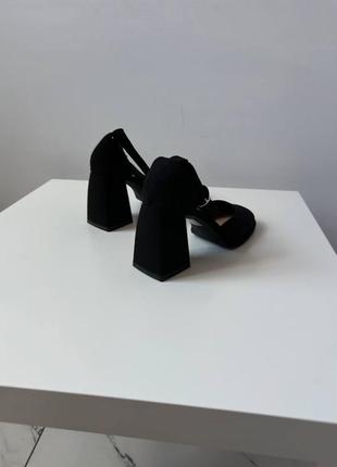 Туфлі з ремінцем