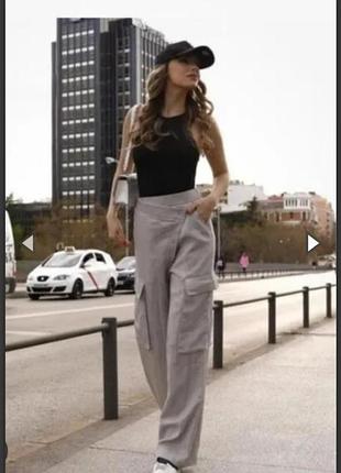 Брюки карго zara с ассиметричный молнией - тренд лета,  стильные, лёгкие,  цвет натурального льна. хорошая длина.