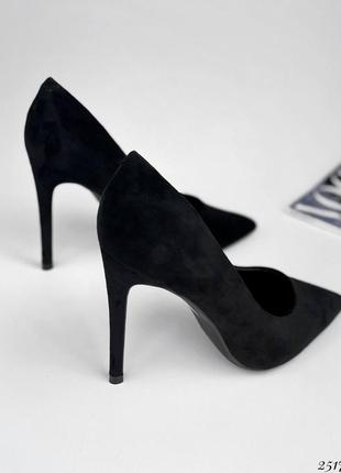 Жіночі чорні замшеві туфлі лодочки