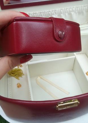 Шкатулка из натуральной кожи , винтаж.от dulwich desain в новом состояние.