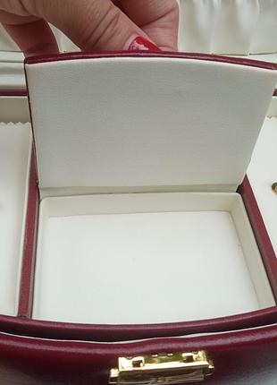 Шкатулка из натуральной кожи , винтаж.от dulwich desain в новом состояние.