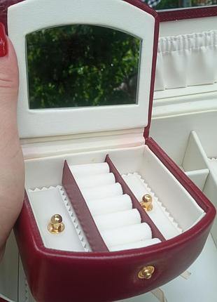 Шкатулка из натуральной кожи , винтаж.от dulwich desain в новом состояние.