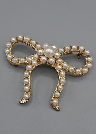 Вінтажна брошка бант з великими штучними перлами
