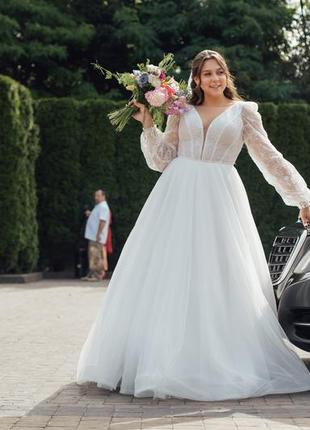 Неймовірна весільна сукня від katy corso