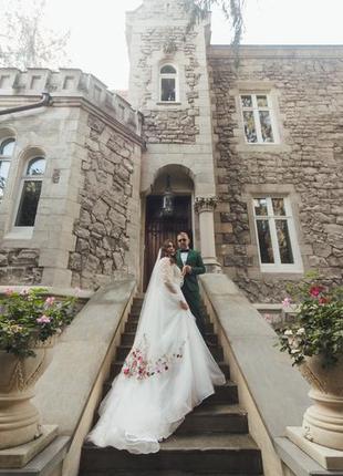 Неймовірна весільна сукня від katy corso